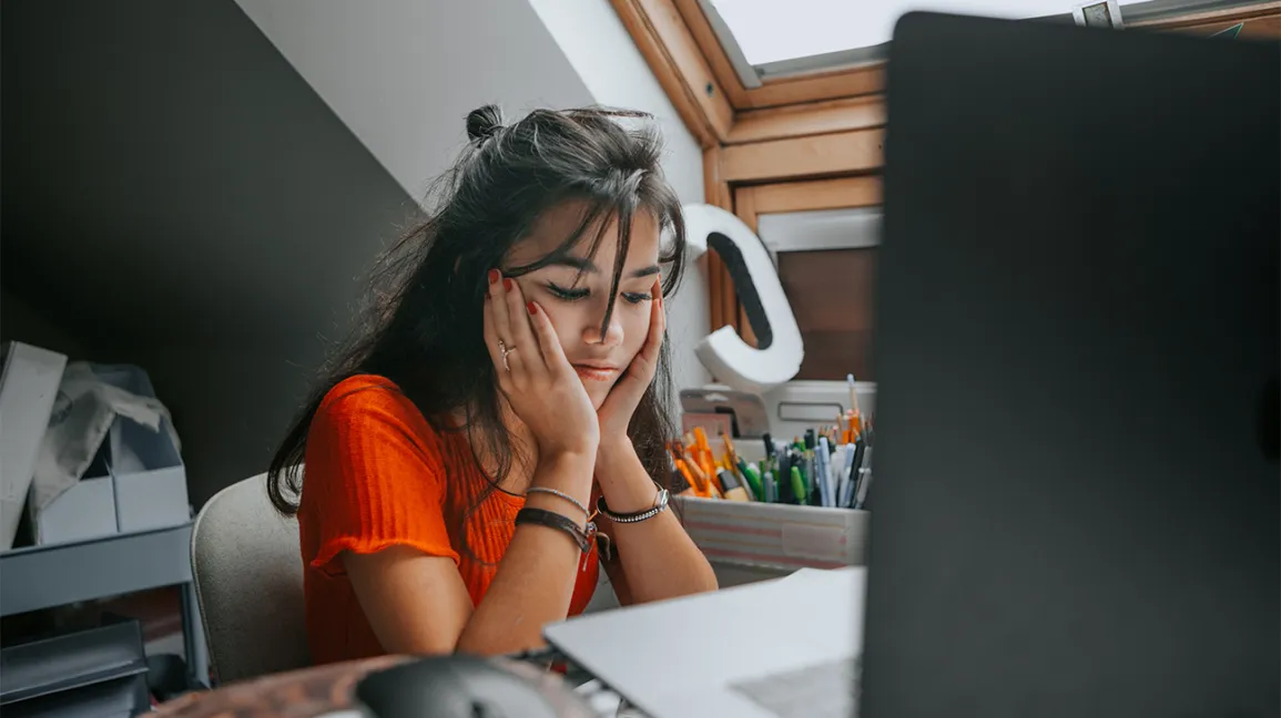 Woman with ADHD frustratingly sitting in front of computer.